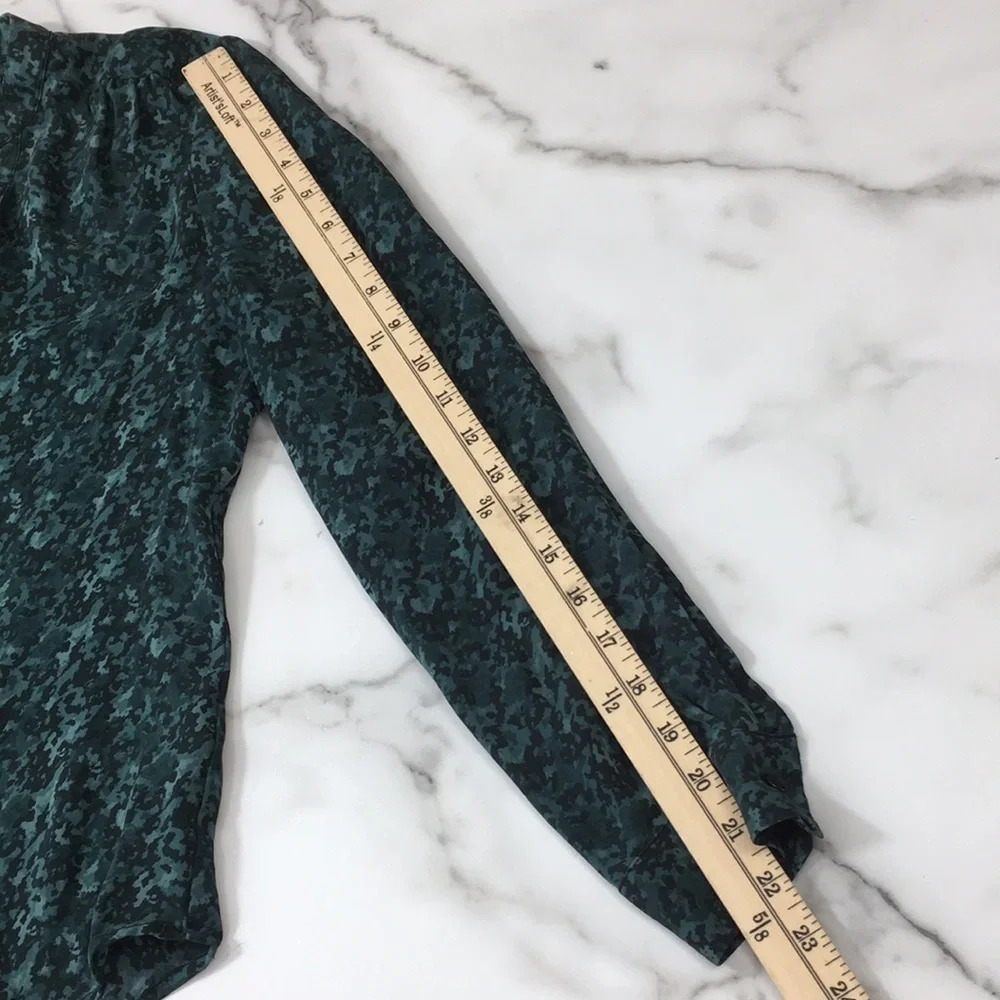 Dylan Gray Green Black Camo Silk Shirt Womens Small Long‎ Sleeve Popover - Picture 10 of 10